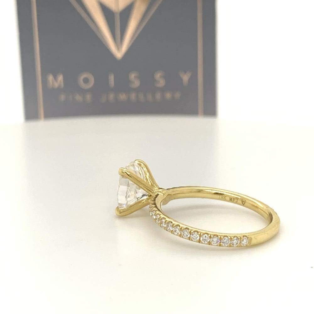 Asia~ 18Ky 9X7Mm Oval Moissanite Diamond Band - Ring